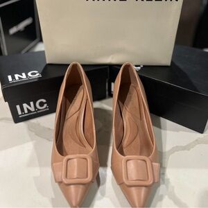 Anne Klein Women's Bentley Buckle Block Heel Pumps Tan- WOMEN SIZE 10